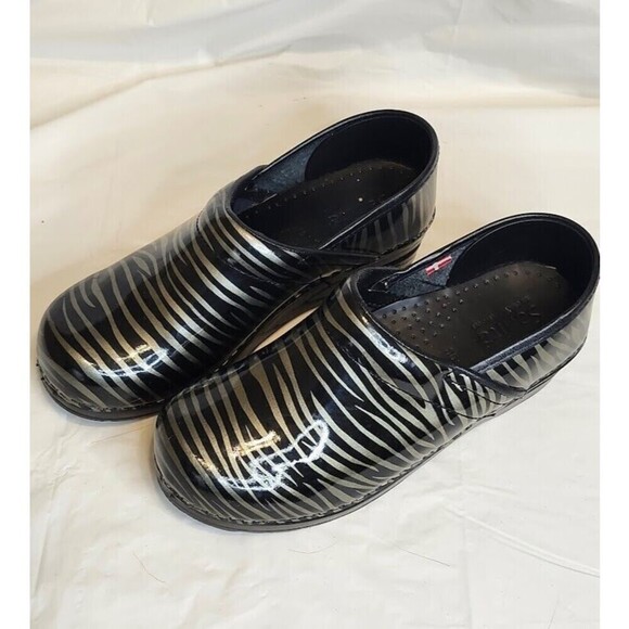 Sanita Women's Clog Zebra Stripe Size 38 7US - Picture 1 of 12